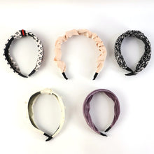 Women’s Ribbed Texture Knot Design Hairband (1 Pc / Mix Design)